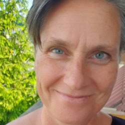 Ein Headshot von Sisterhood-Mentorin Kura Marion Schöne