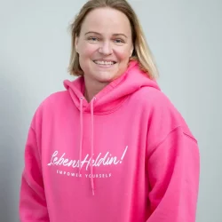 Isabella_Ladines_pinker_Pulli